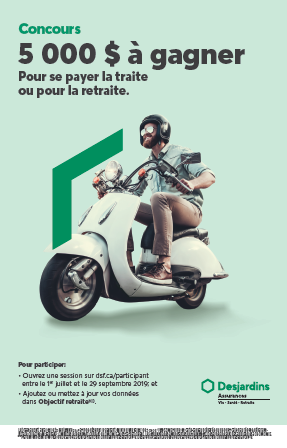 Un homme barbu portant un casque conduit un scooter.